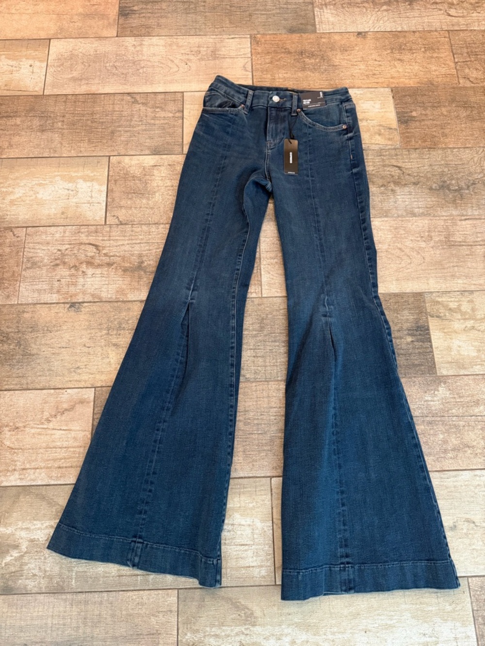 Express Dark Blue 70s Flare Stretch Mid-Rise Flare Jeans New NWT Bellbottom